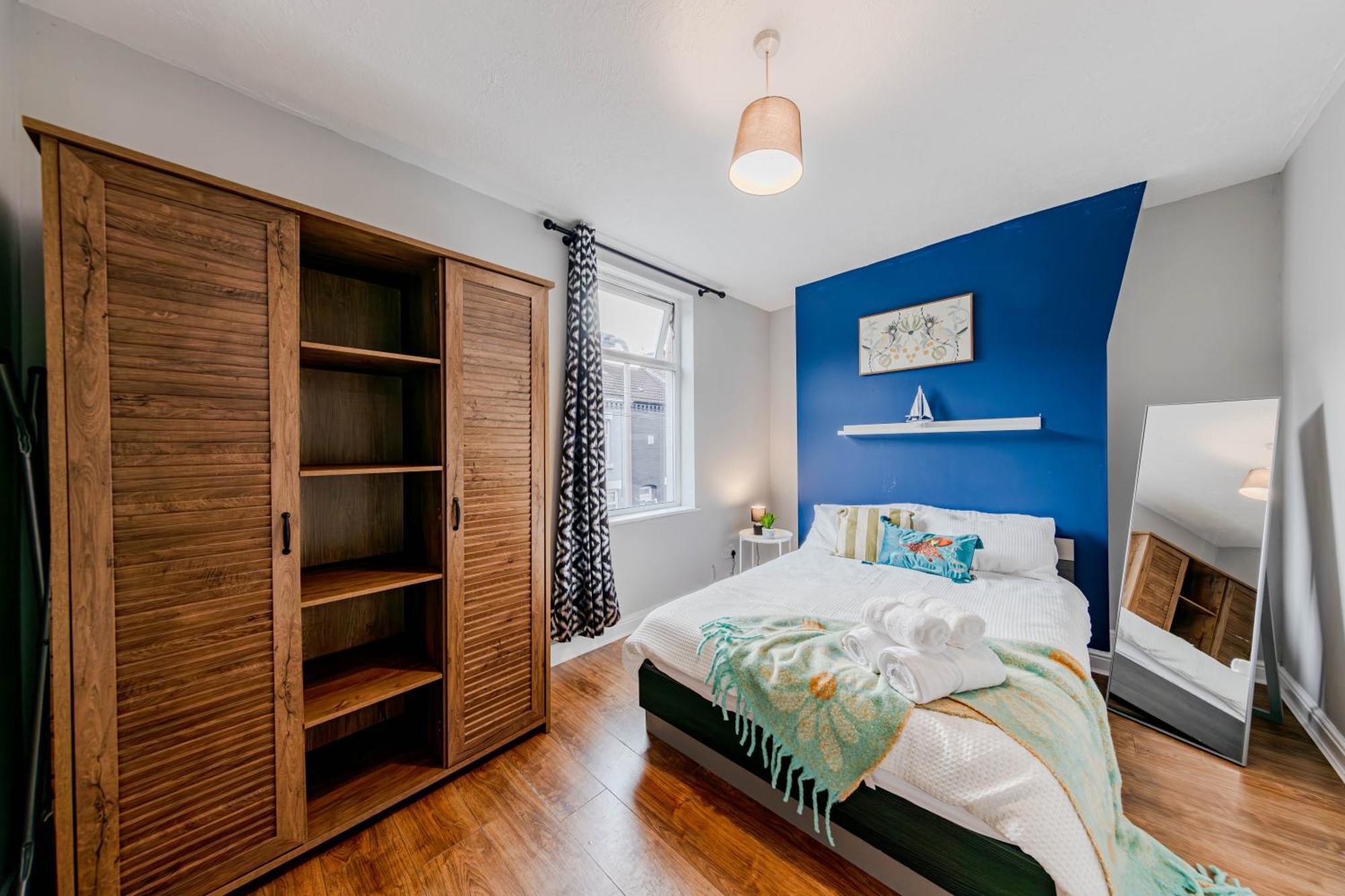 The Shamrock Stadium Side Retreat - Spacious House - Free Parking *