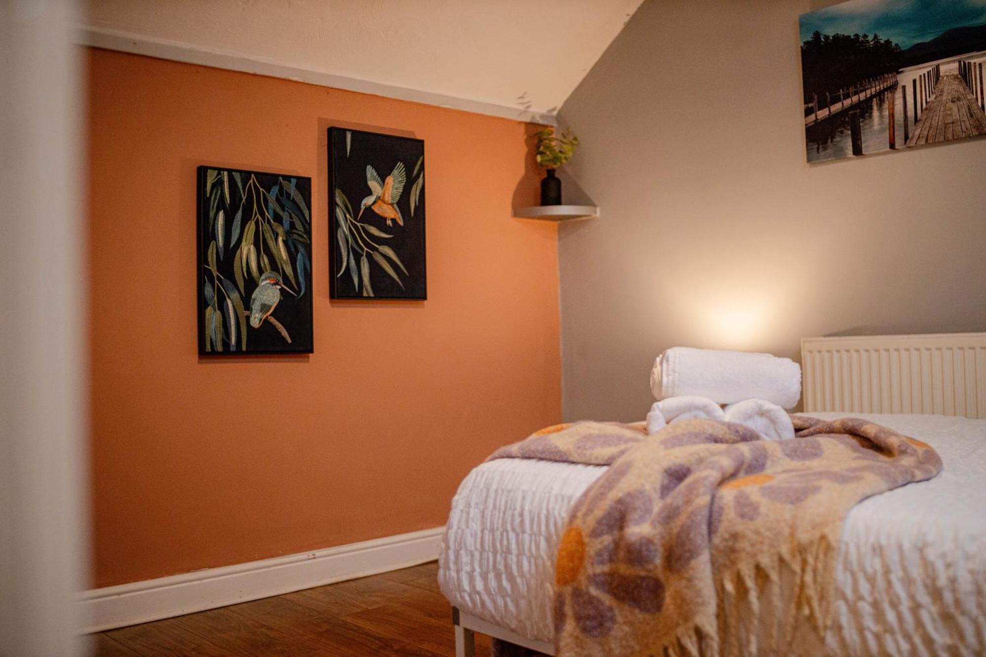 The Shamrock Stadium Side Retreat - Spacious House - Free Parking Liverpool
