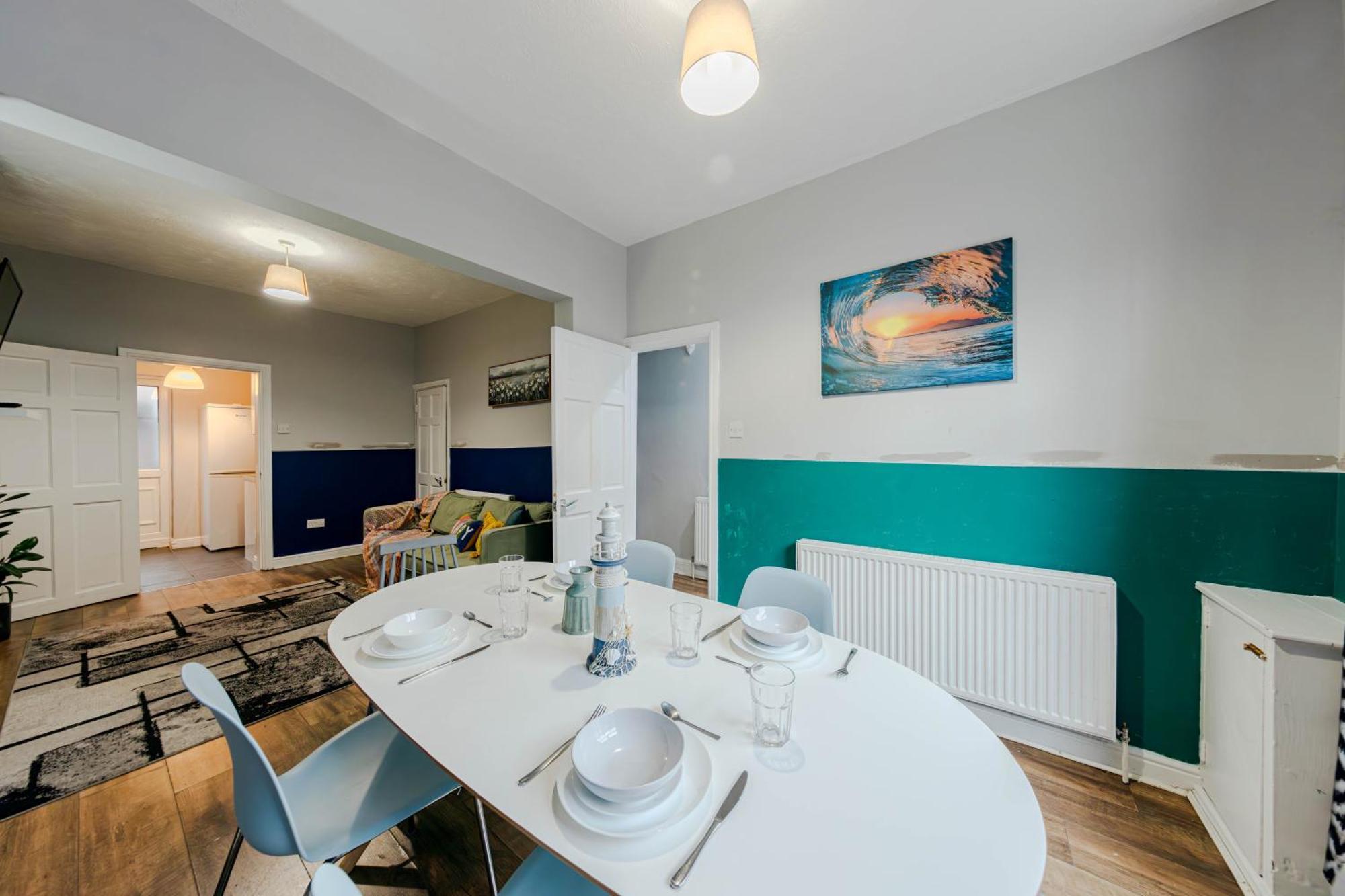 The Shamrock Stadium Side Retreat - Spacious House - Free Parking Holiday home *