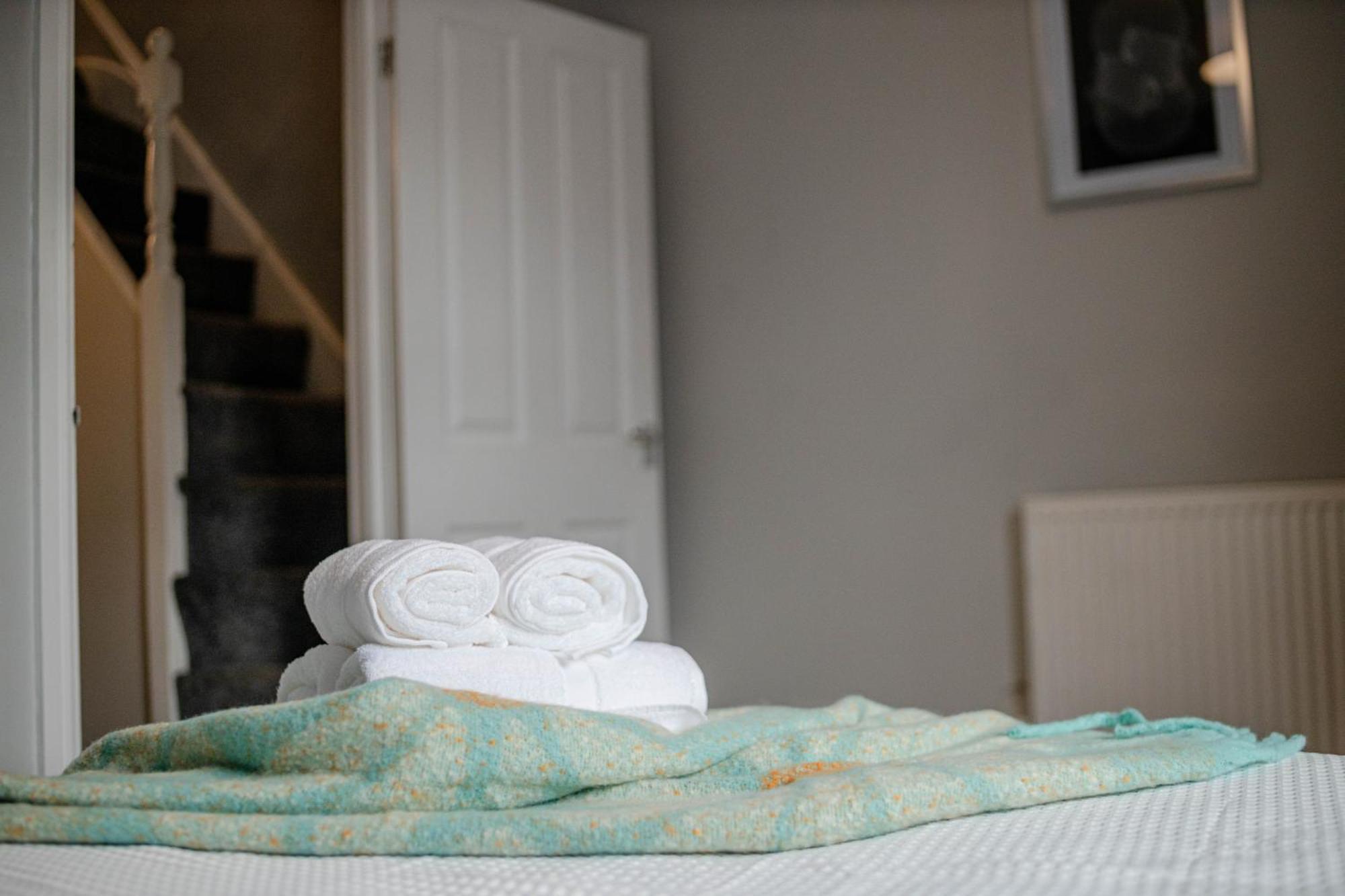 Holiday home The Shamrock Stadium Side Retreat - Spacious House - Free Parking