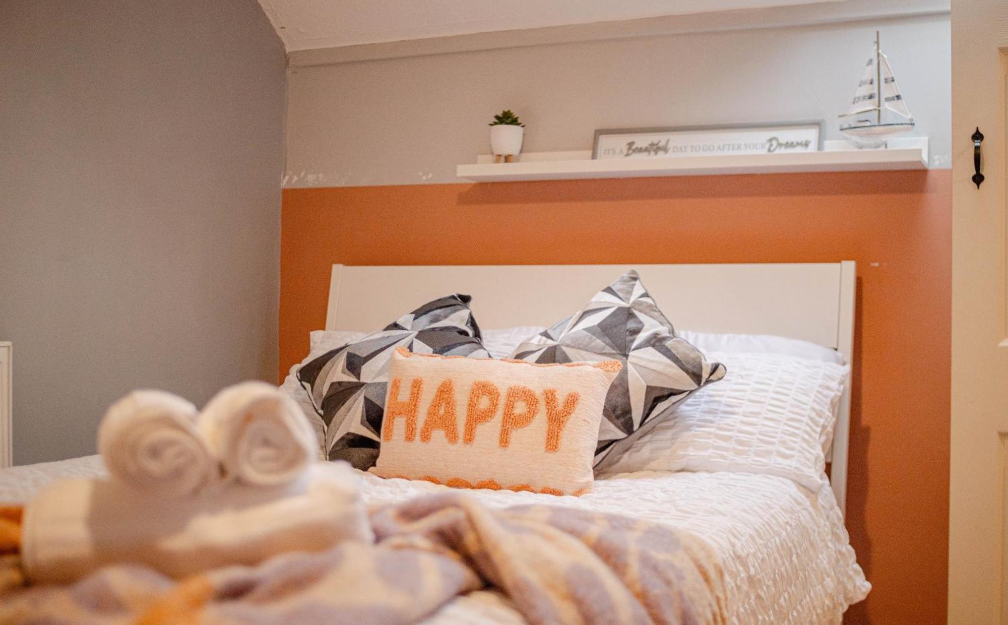 Holiday home The Shamrock Stadium Side Retreat - Spacious House - Free Parking