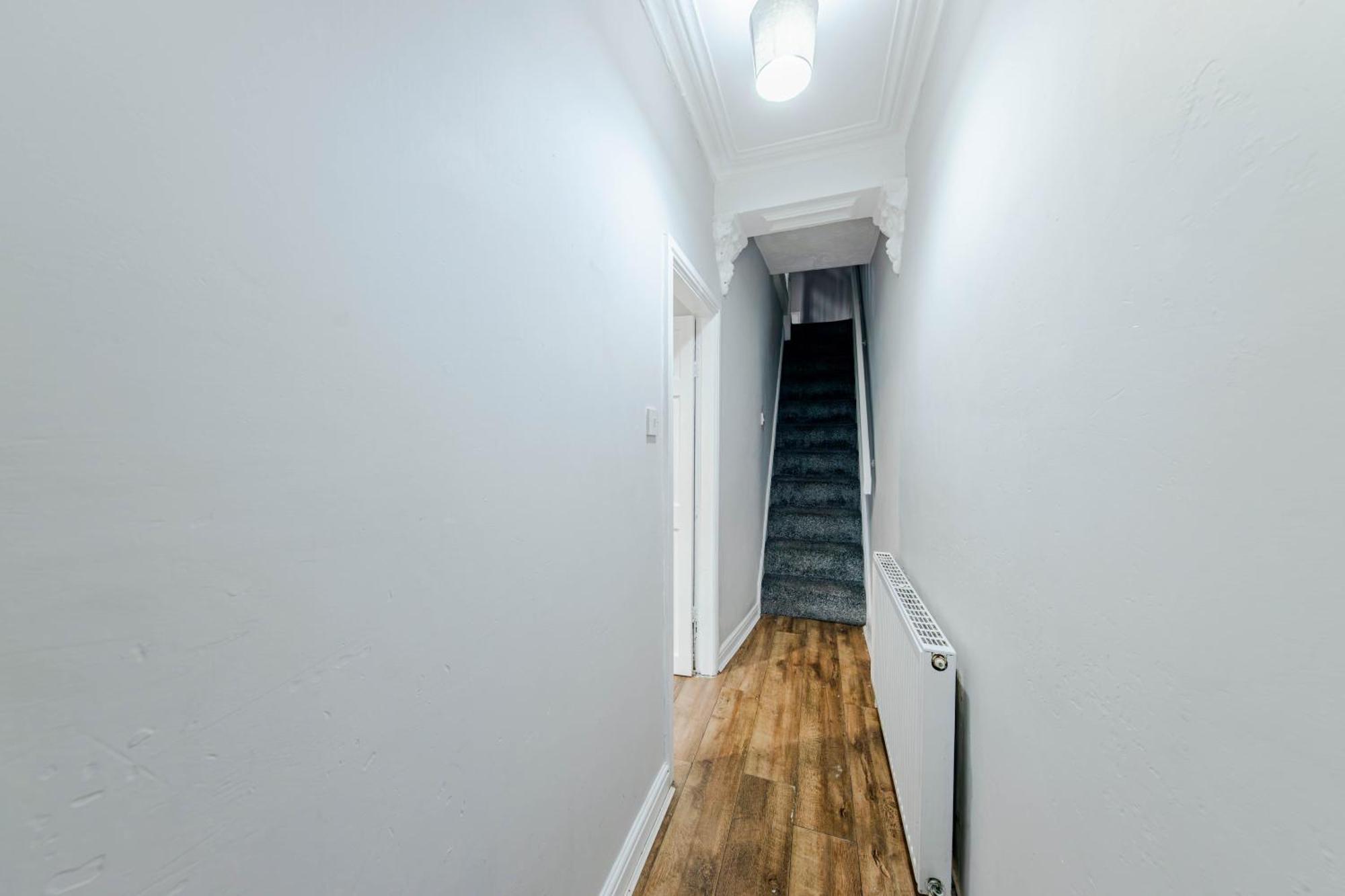 The Shamrock Stadium Side Retreat - Spacious House - Free Parking Holiday home *