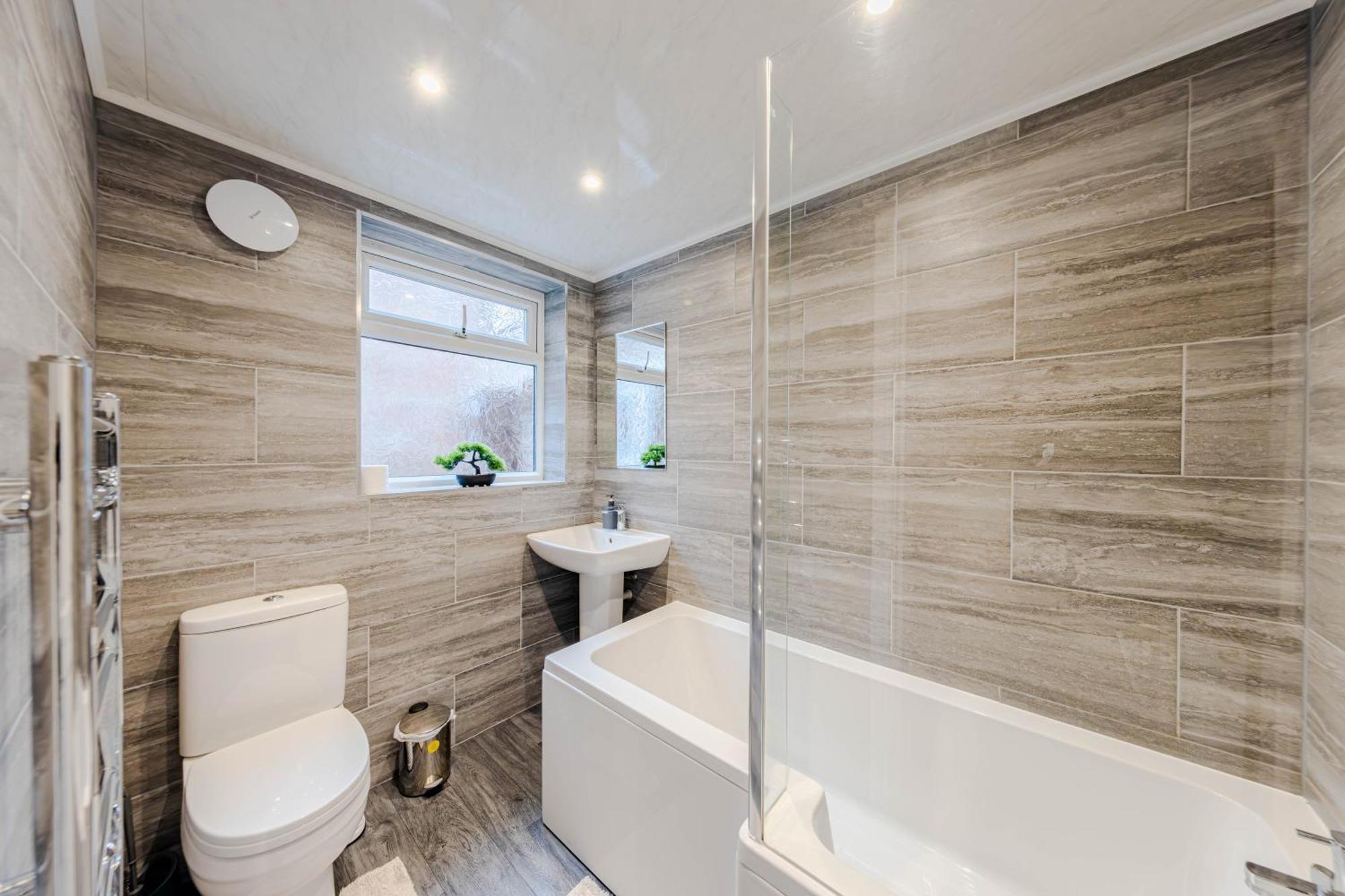 Holiday home The Shamrock Stadium Side Retreat - Spacious House - Free Parking *