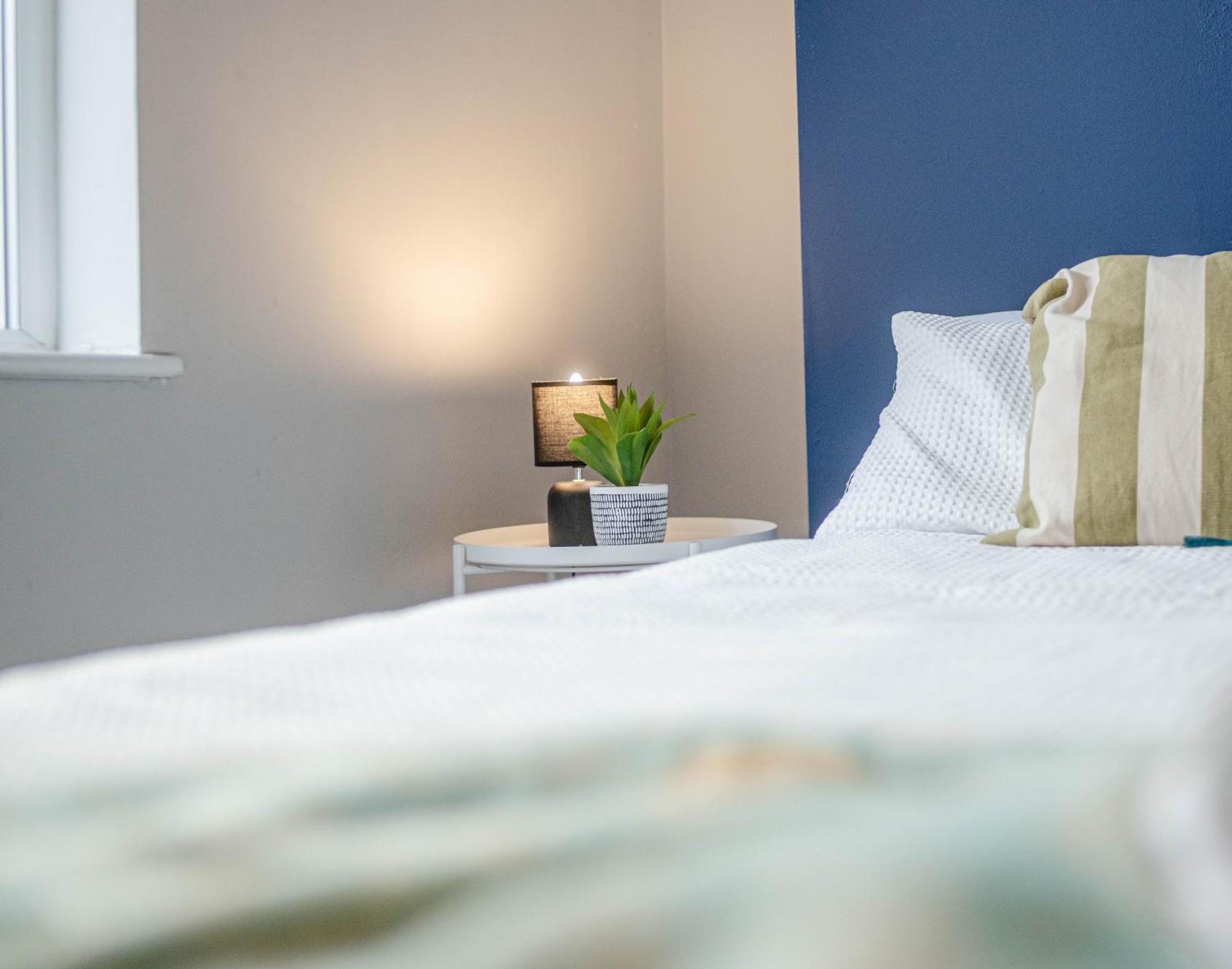 The Shamrock Stadium Side Retreat - Spacious House - Free Parking *