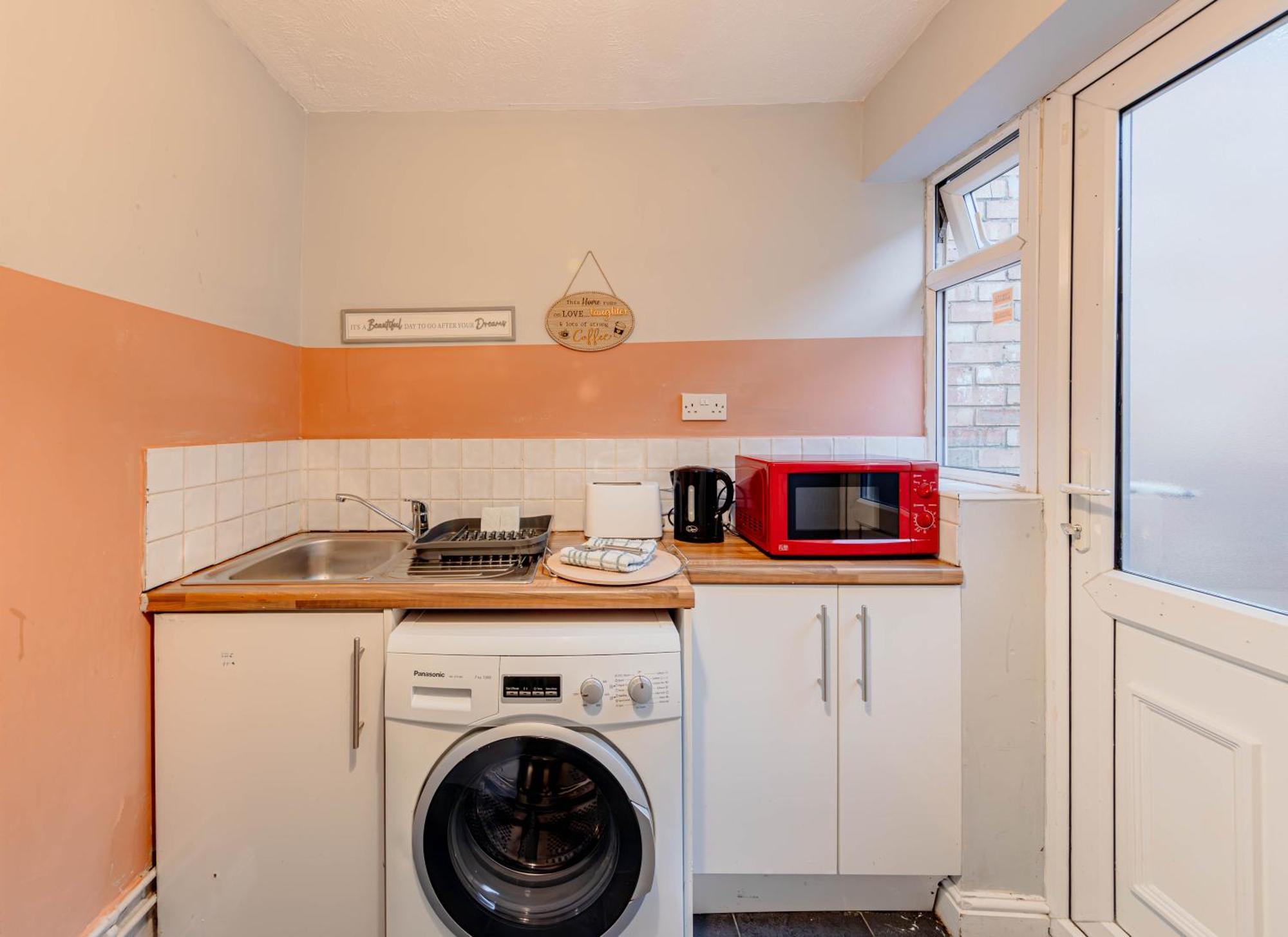 Holiday home The Shamrock Stadium Side Retreat - Spacious House - Free Parking *