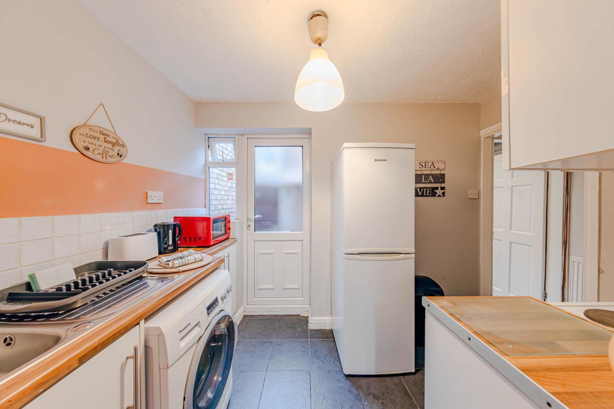 The Shamrock Stadium Side Retreat - Spacious House - Free Parking *