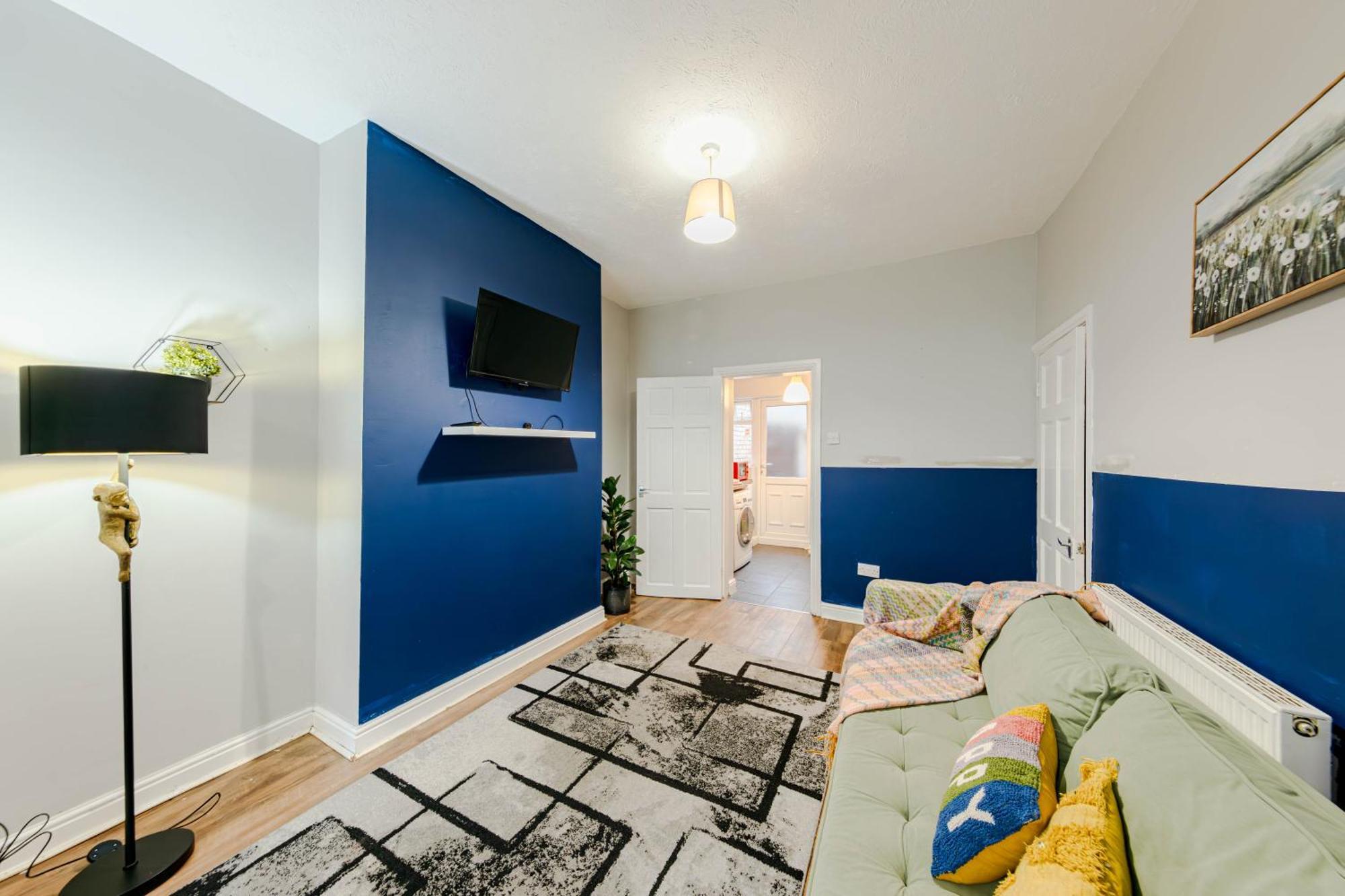 The Shamrock Stadium Side Retreat - Spacious House - Free Parking Liverpool